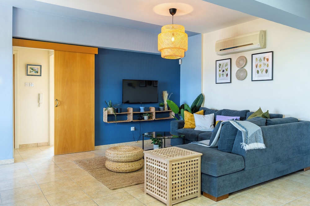 Bayview 2-BR Apartment in Larnaca