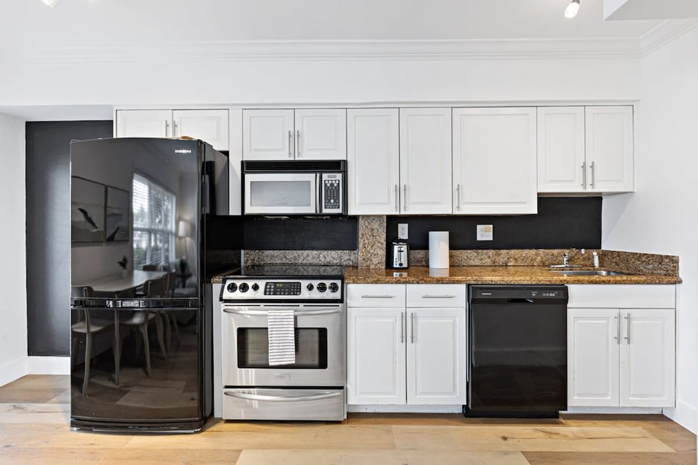Beach Apt With Waterview in Las Olas Blvd