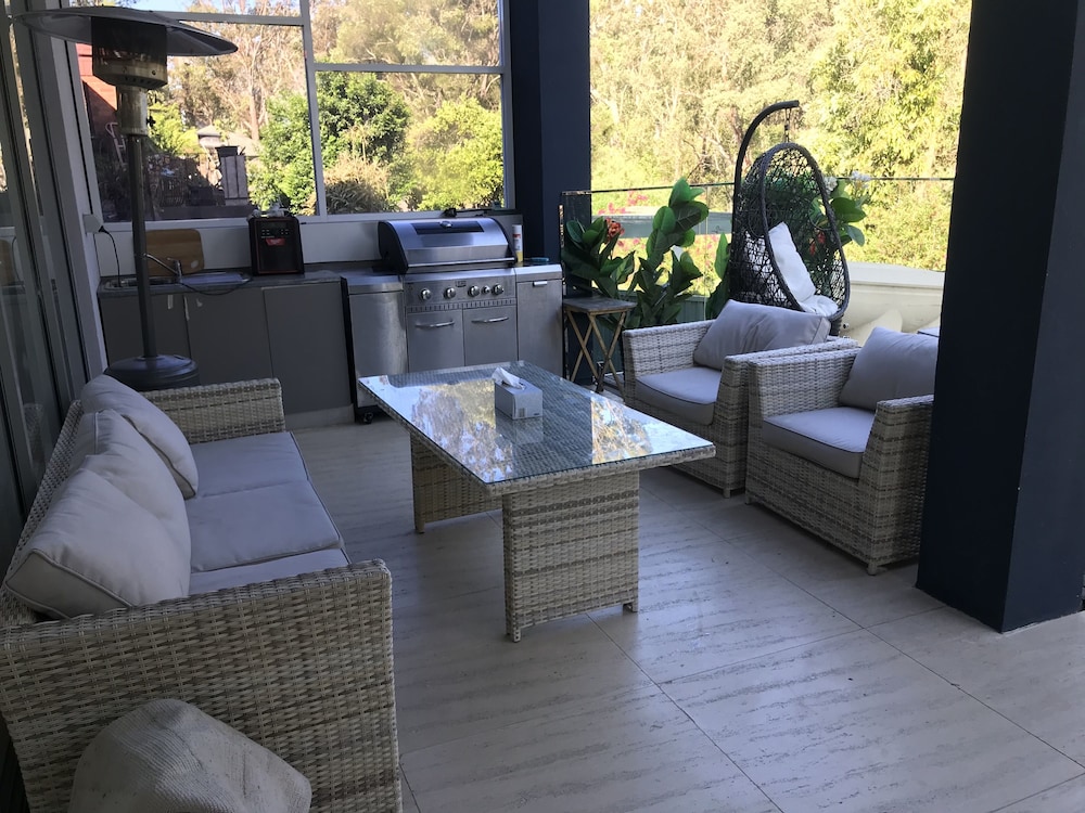 Luxury big house cinema pool many guests view 2