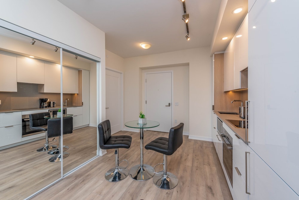 PlanURstay - Harbour Front Toronto - Image 2