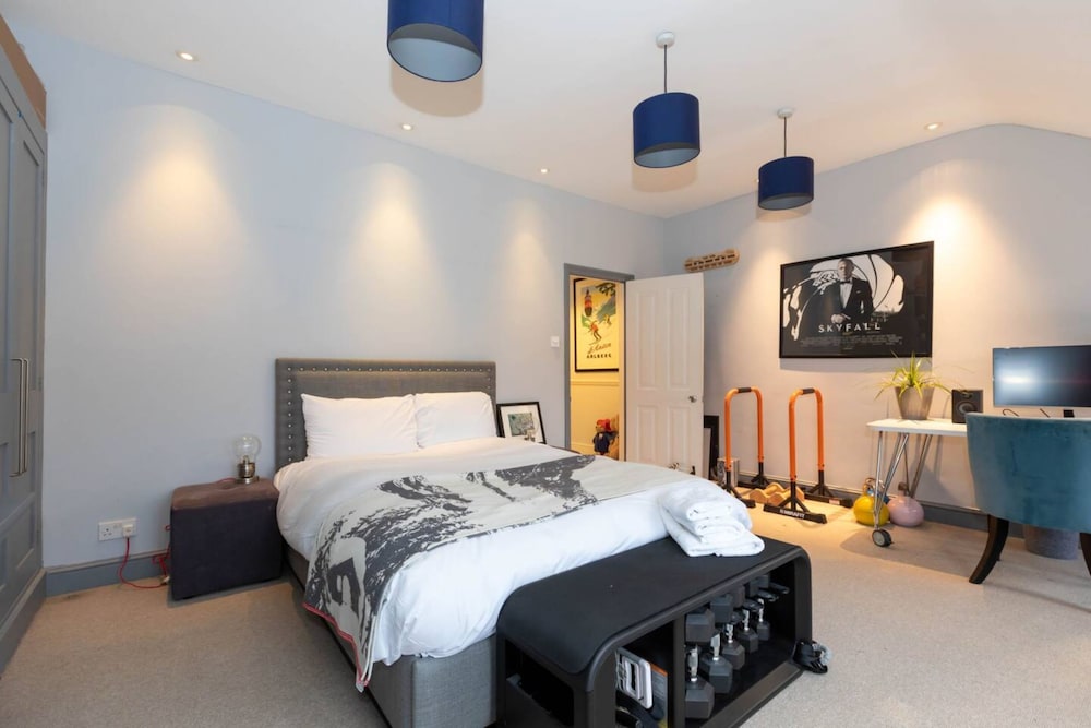 Gorgeous 4 Bedroom Family Home Next to Clapham Common