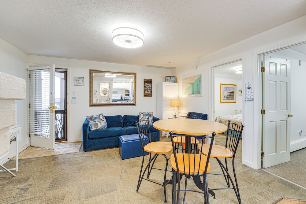 Walk to Ocean & Pier: Prime OOB Condo!