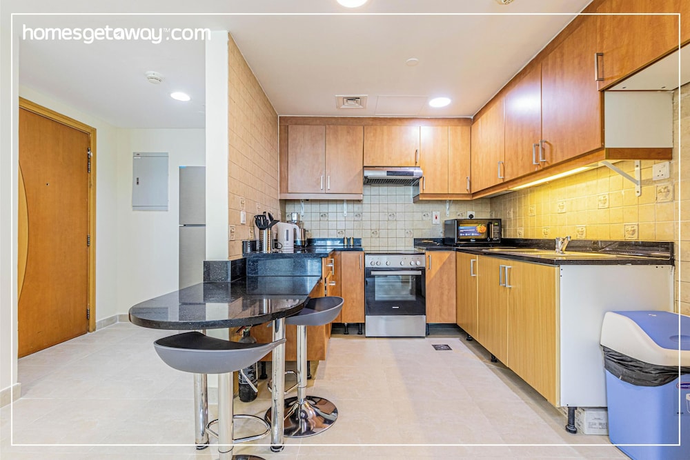 Prime 1BR Global Lake View Mins Metro