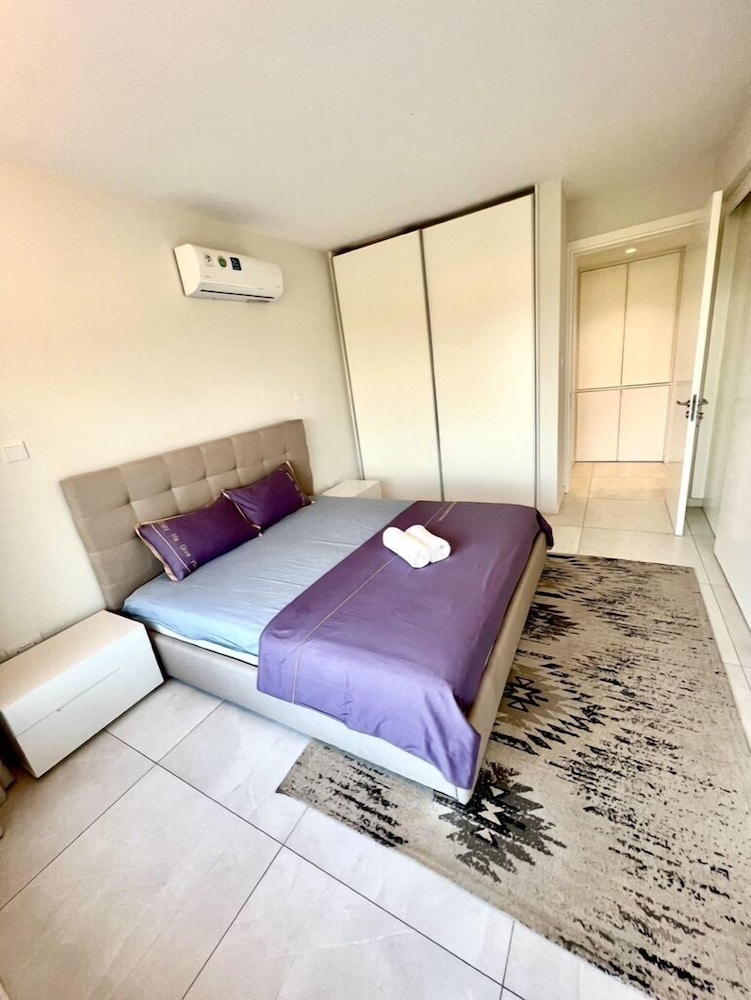 Hotel Emerald Bay Suites - Image 1