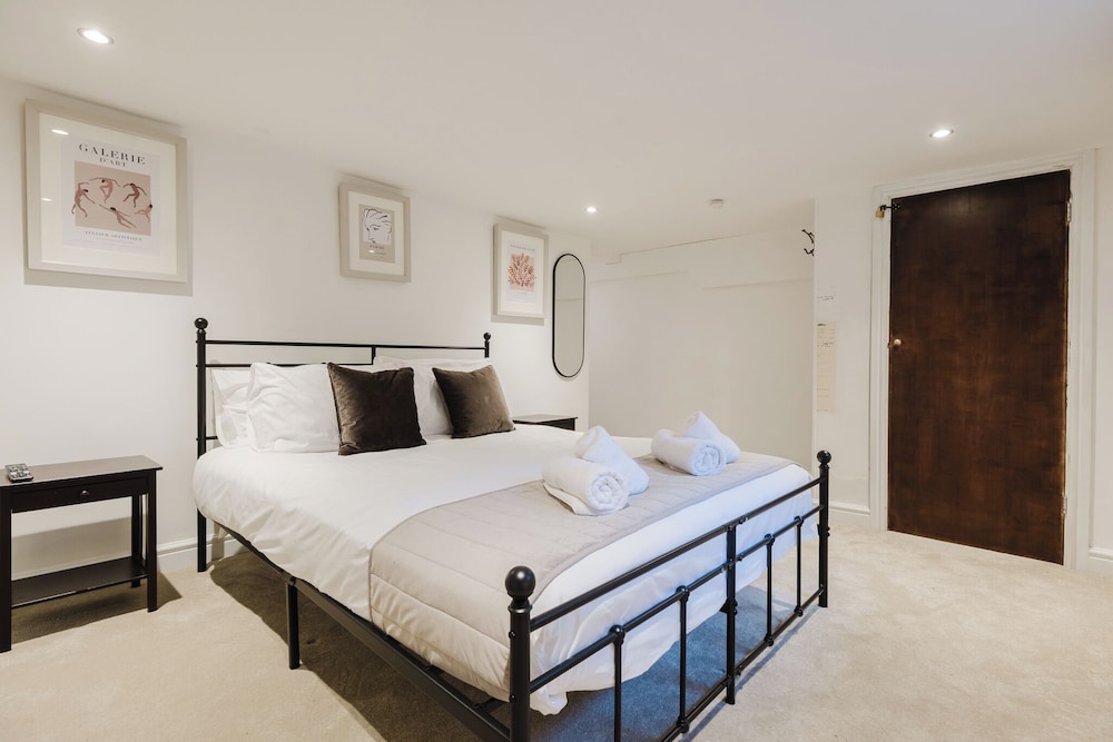 Stylish Townhouse Annexe Cheltenham