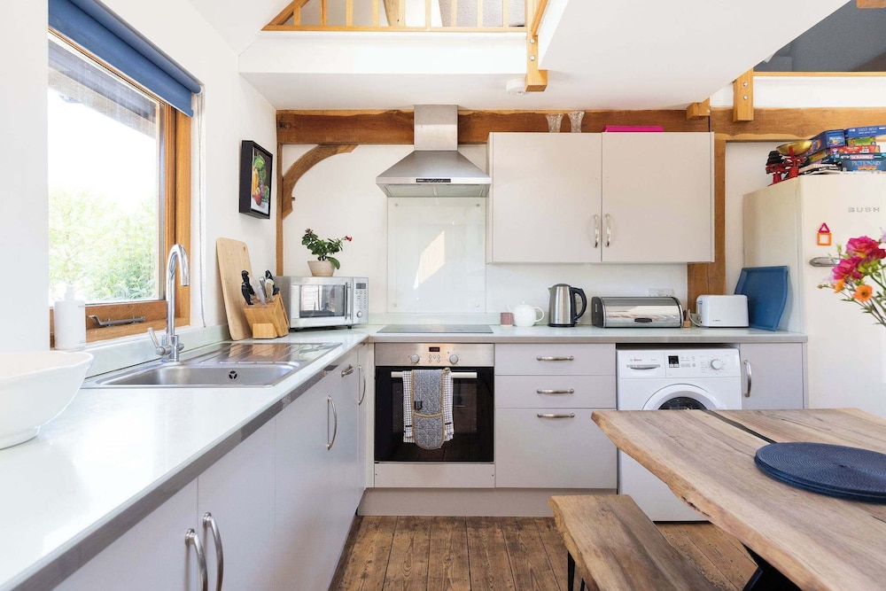 Spacious Coastal Retreat for 10 in West Wittering
