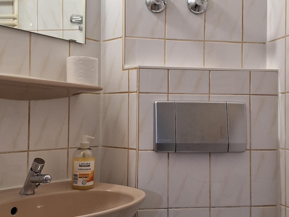 2-Rent Group Hostel Rooms AUB162