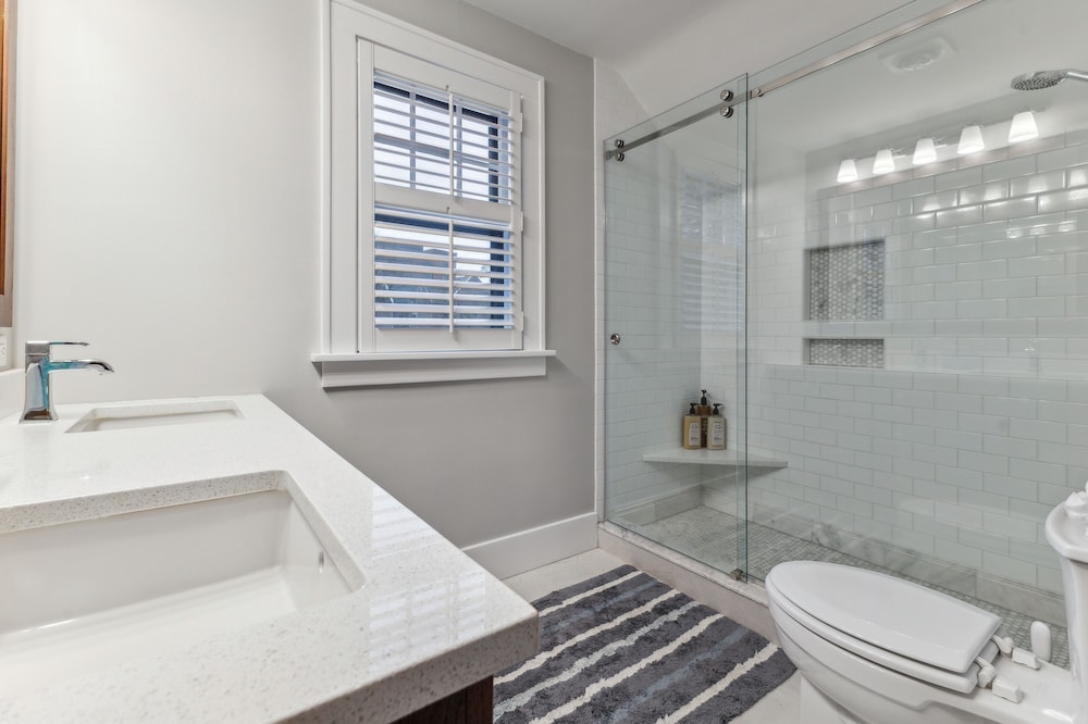 Charming Ann Arbor Retreat Near Dt & Attractions 3 Bedroom Home