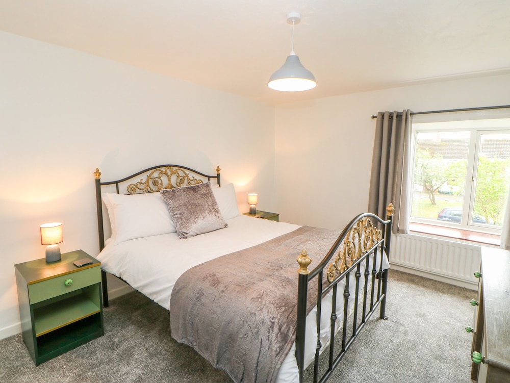Ivy Cottage view 5