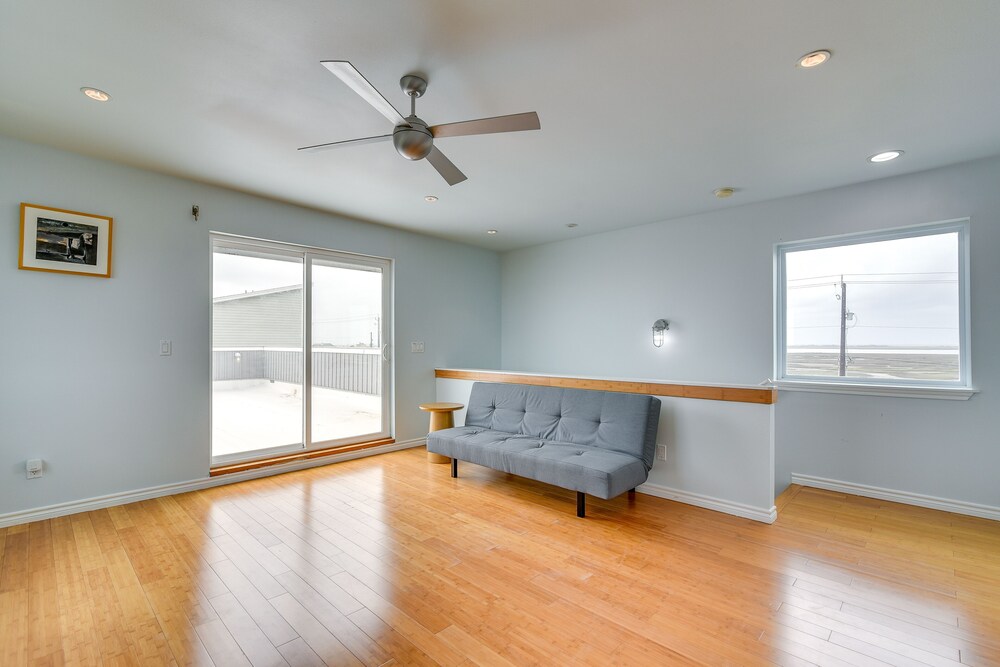 Bbqs + Decks: Oceanfront Surfside Beach Home view 5