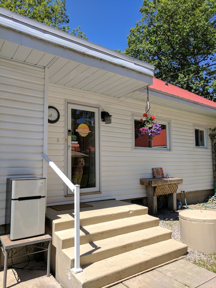 Balm Beach Resort & Motel