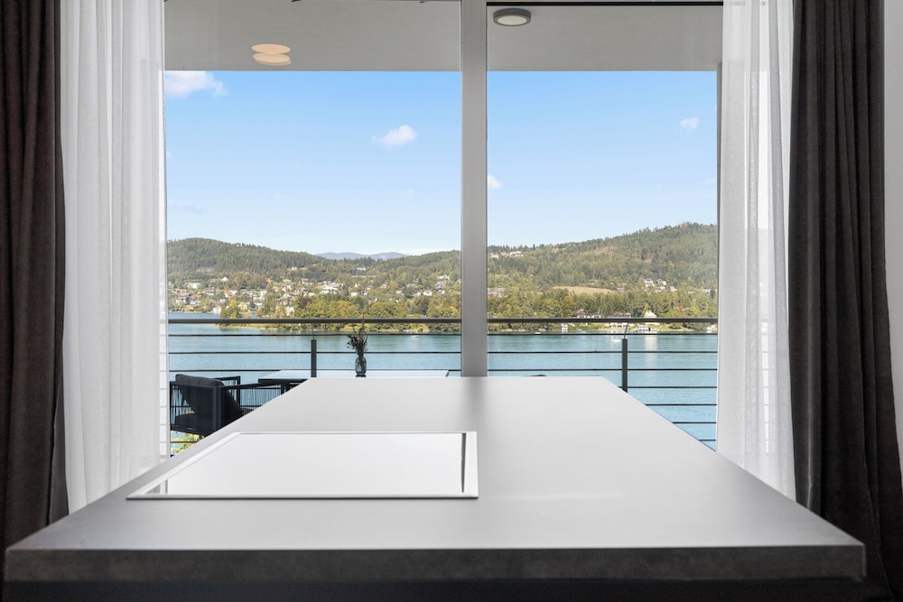 Maria Blick Lake View Apartments