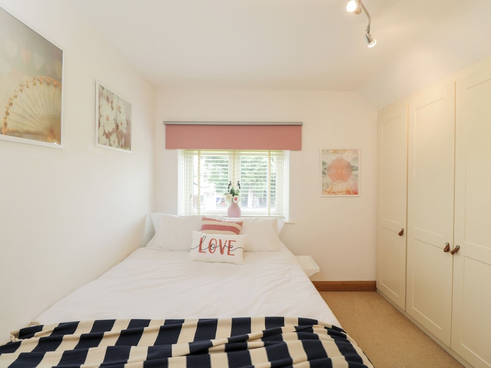 2 Dewars Farm Cottages
