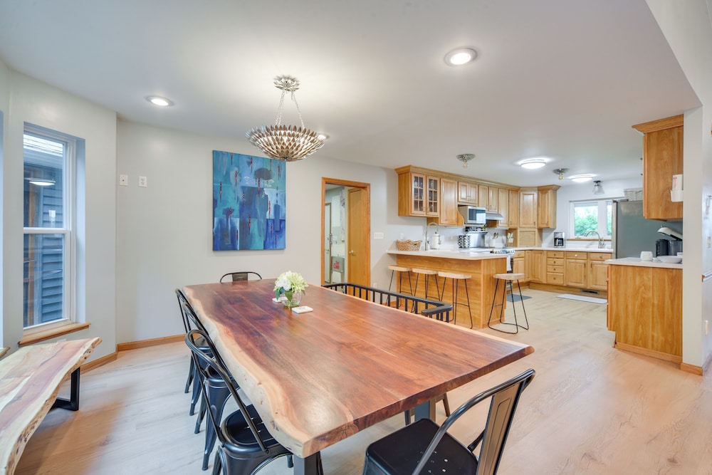 Swim Dock & Game Room: Lakefront Home in Siren!