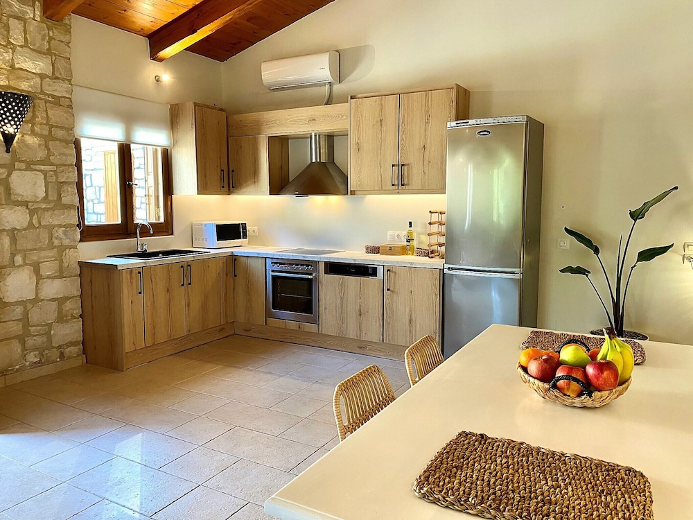 Eros Villa