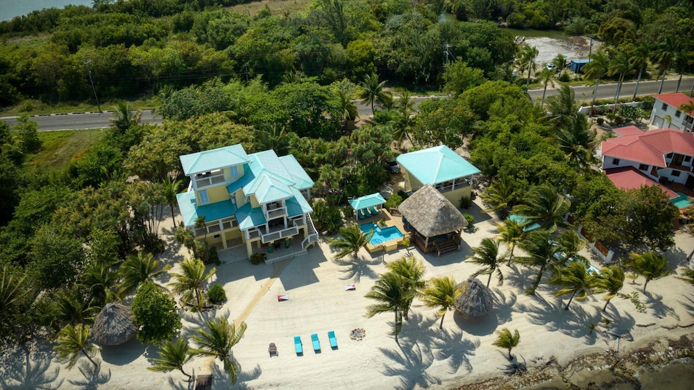 Lucky Duck Villa - Huge Beachfront Pool and Pier