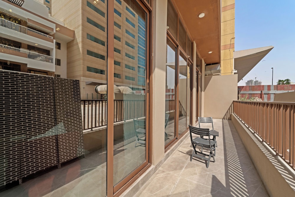 Brand New Stylish Unit near Circle Mall