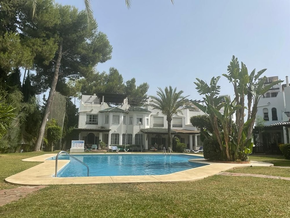 Spacious House w/ Private Pool Next to Golf Club