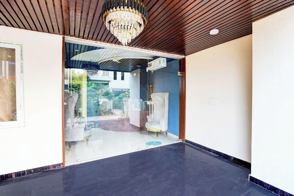 Radha Vrindavan Inn - Near Prem Mandir