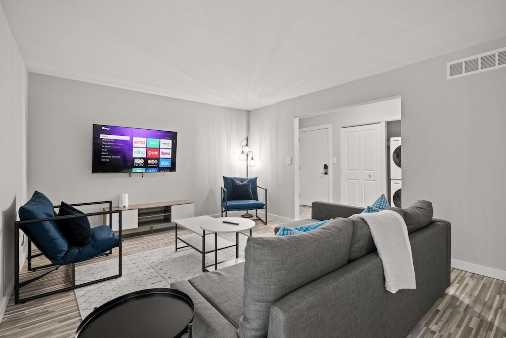 Family Friendly 2BR 2BA in the City