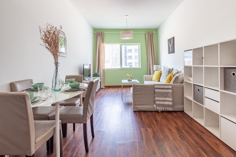 Minutes From Beach! Bright 1BR in Dubai Marina!