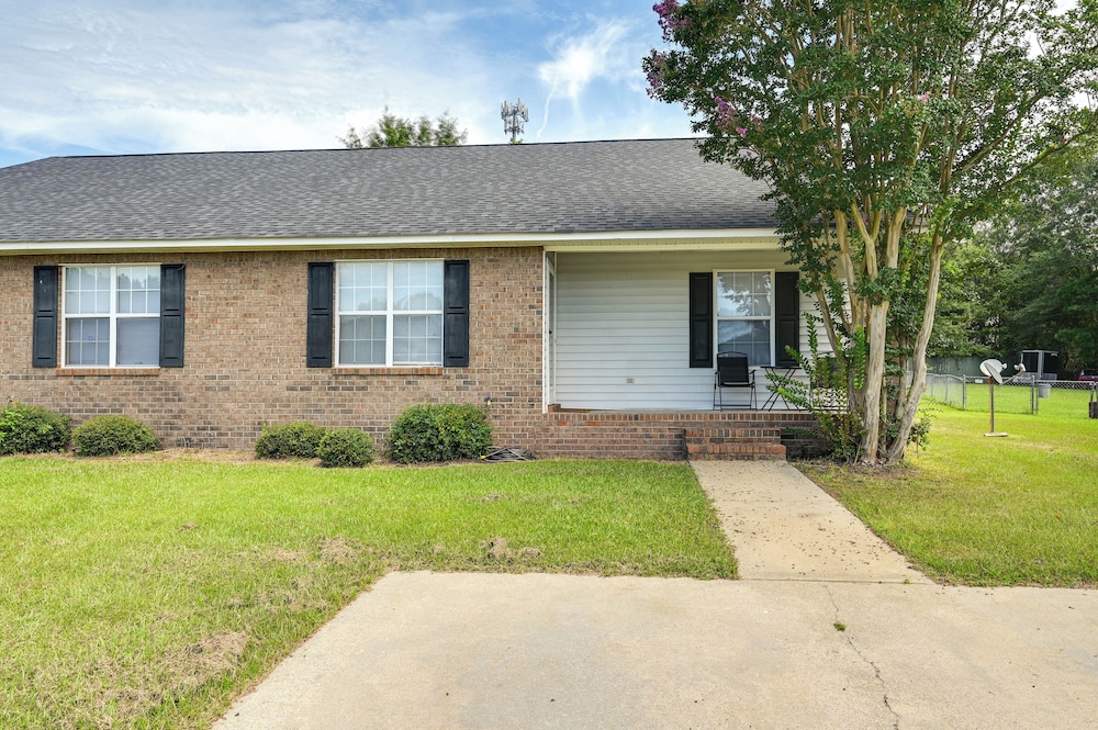 Easy ECU Access: Modern Home w/ Patio!