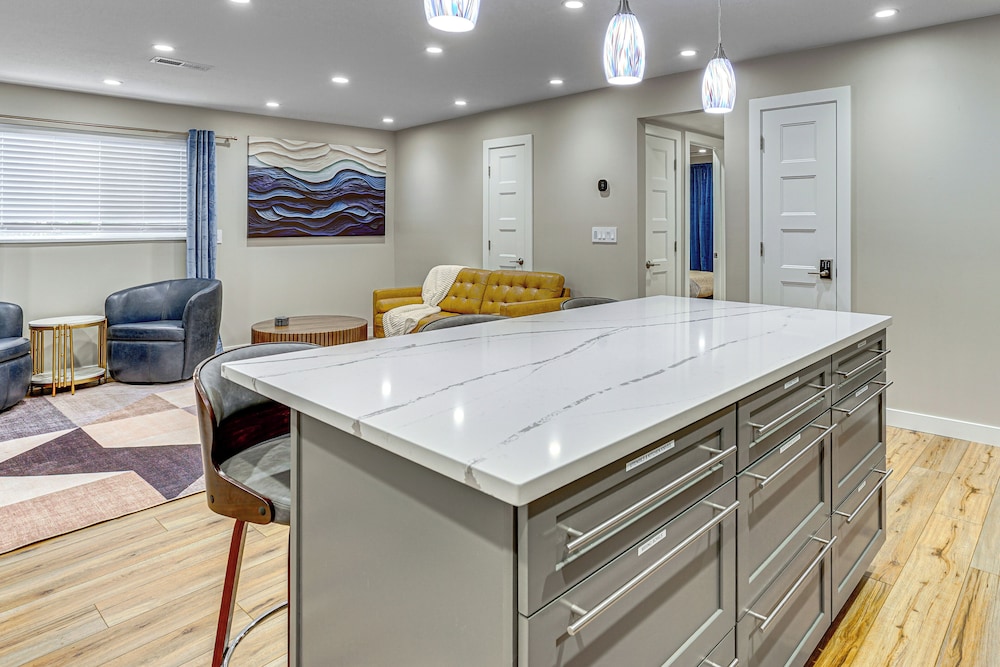 Hike & Ski: Condo 8 Mi to Dtwn Salt Lake City!