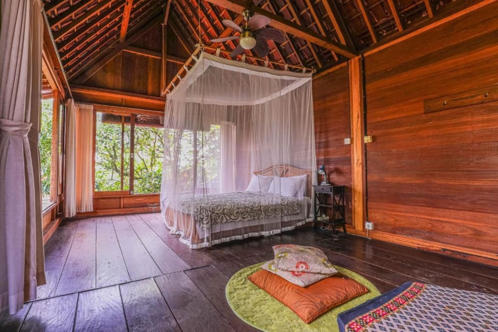 Sari Bamboo Bungalows