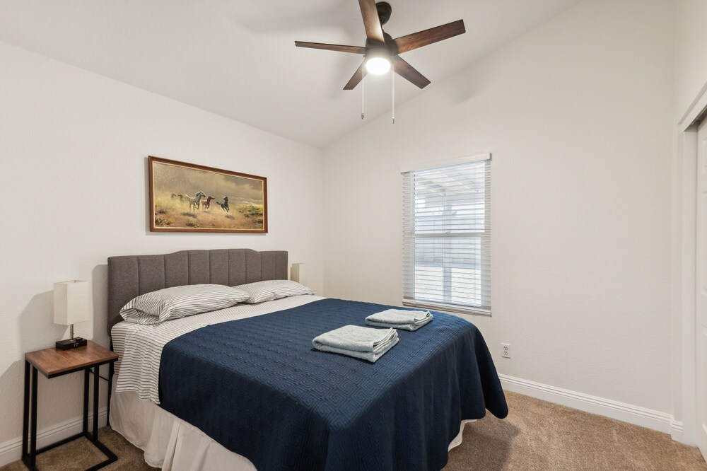 Beautifully Renovated Glendale Retreat 3 Bedroom Home by RedAwning