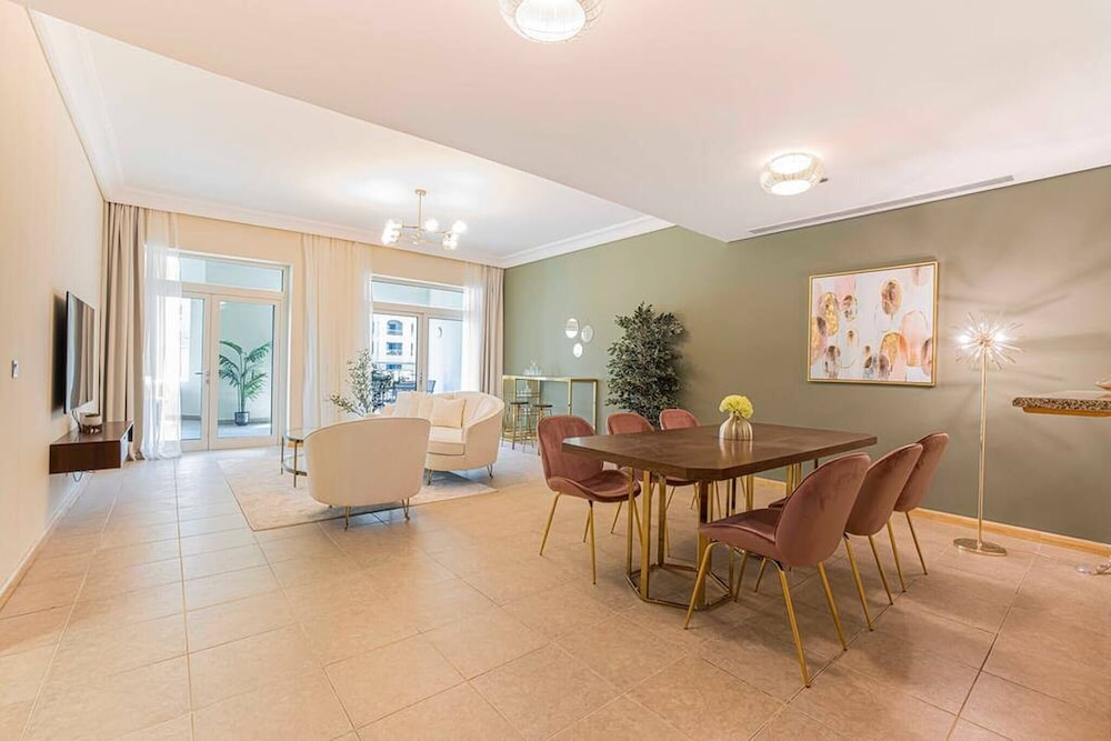 Spacious New Furnished 2br M Palm Jumeirah