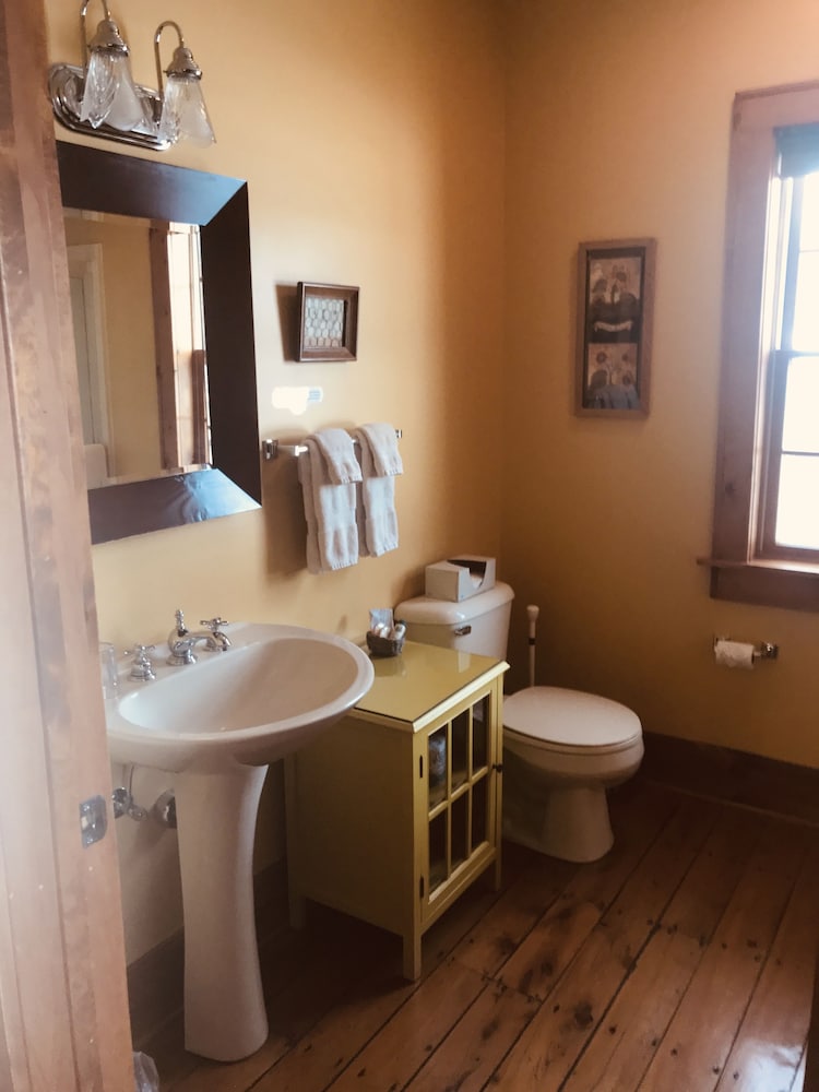 Chanticleer Guest House