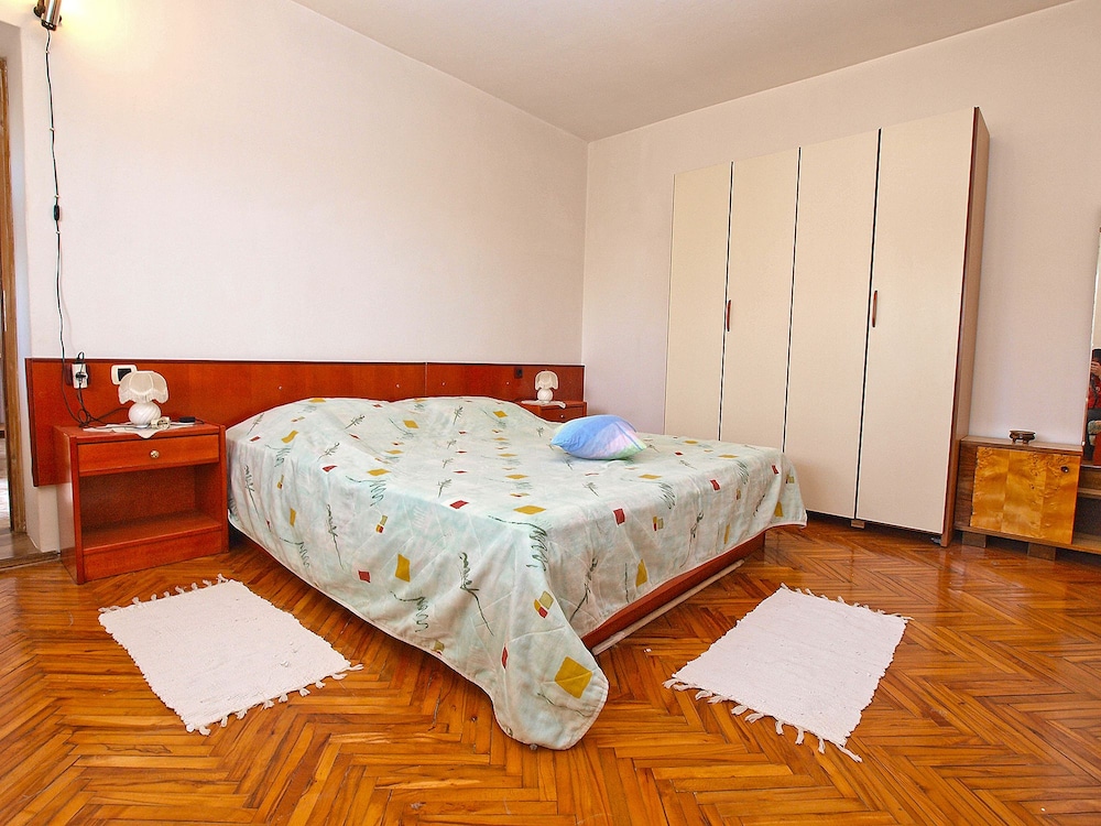 Apartment 860 view 3