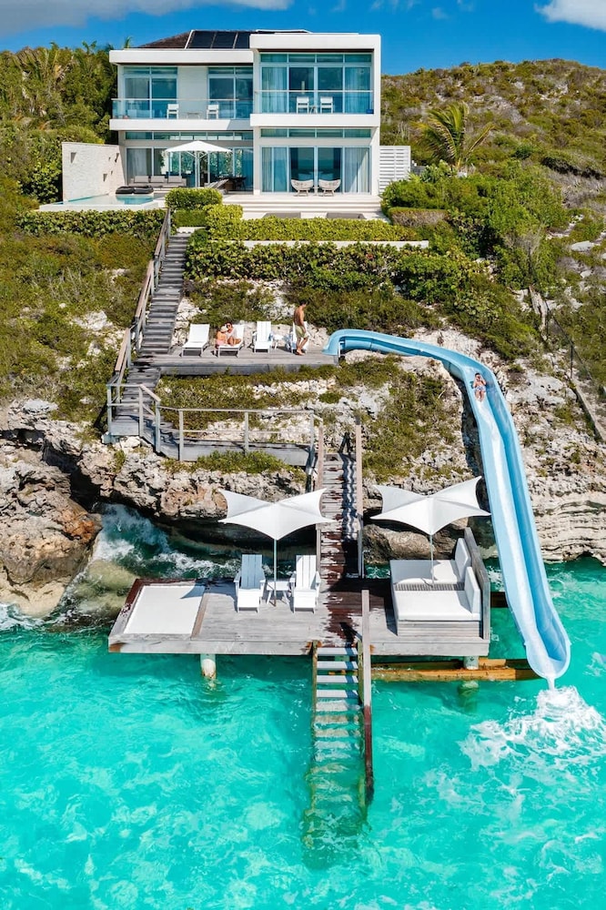 Oceanfront Luxury Villa Infinity Pool w Slide