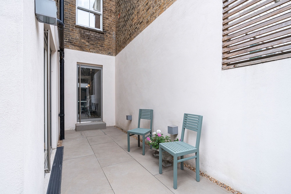 Lovely Battersea Home by Underthedoormat