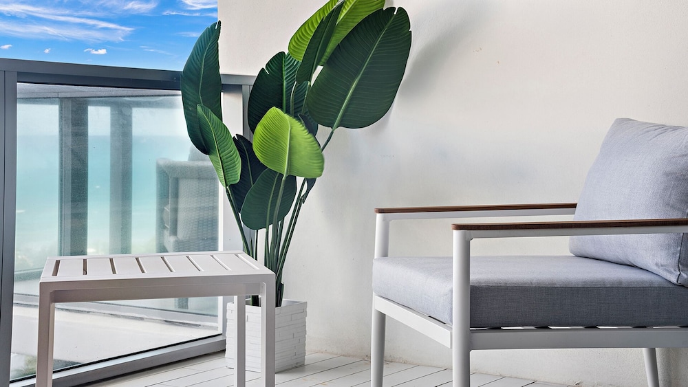 Luxury Vacation Rentals in South Beach by LRMB