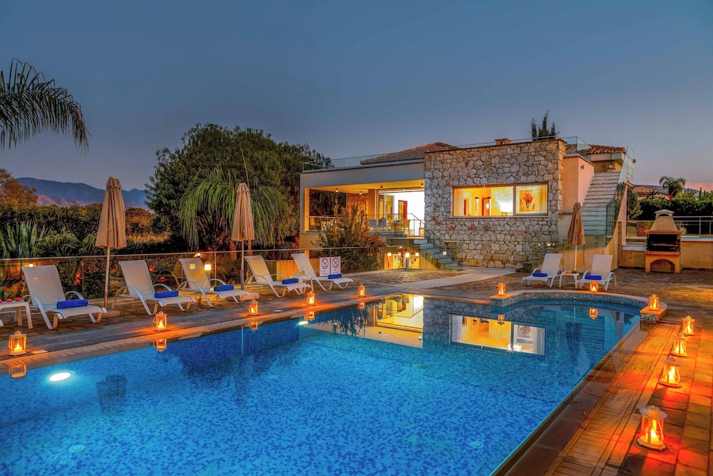 Harmonia Beach Villa