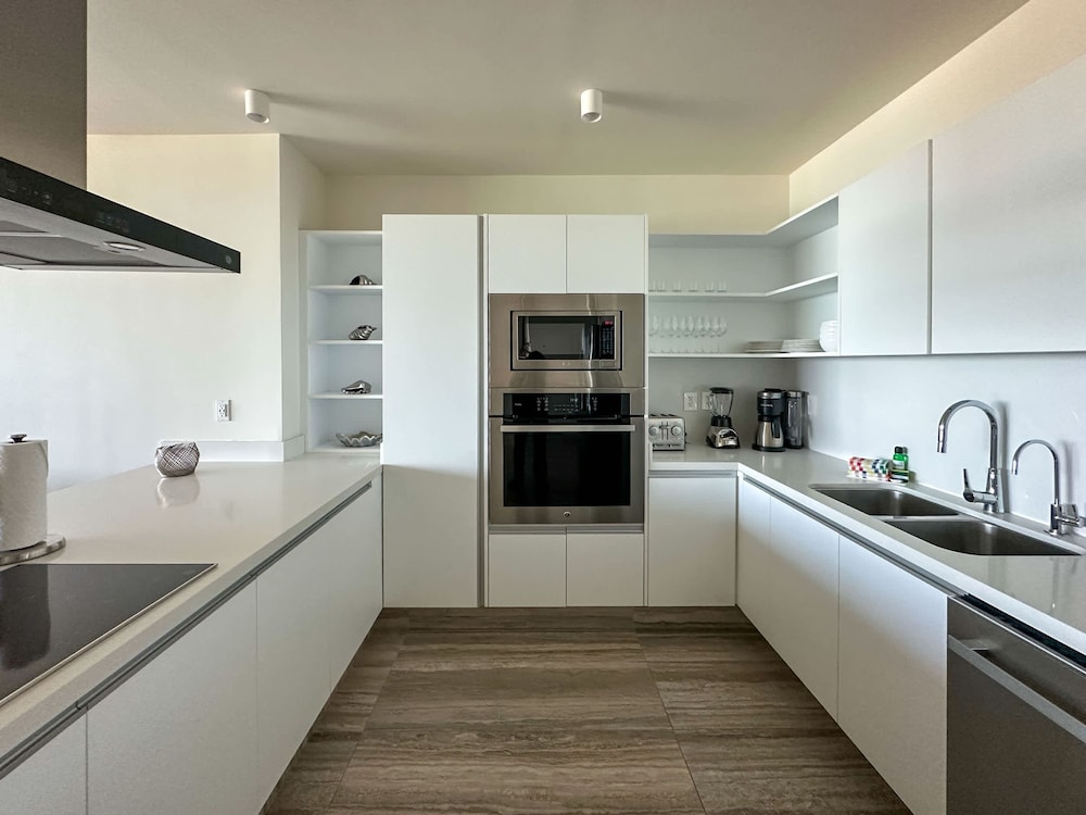 2BR Iconic Oceanfront Escape