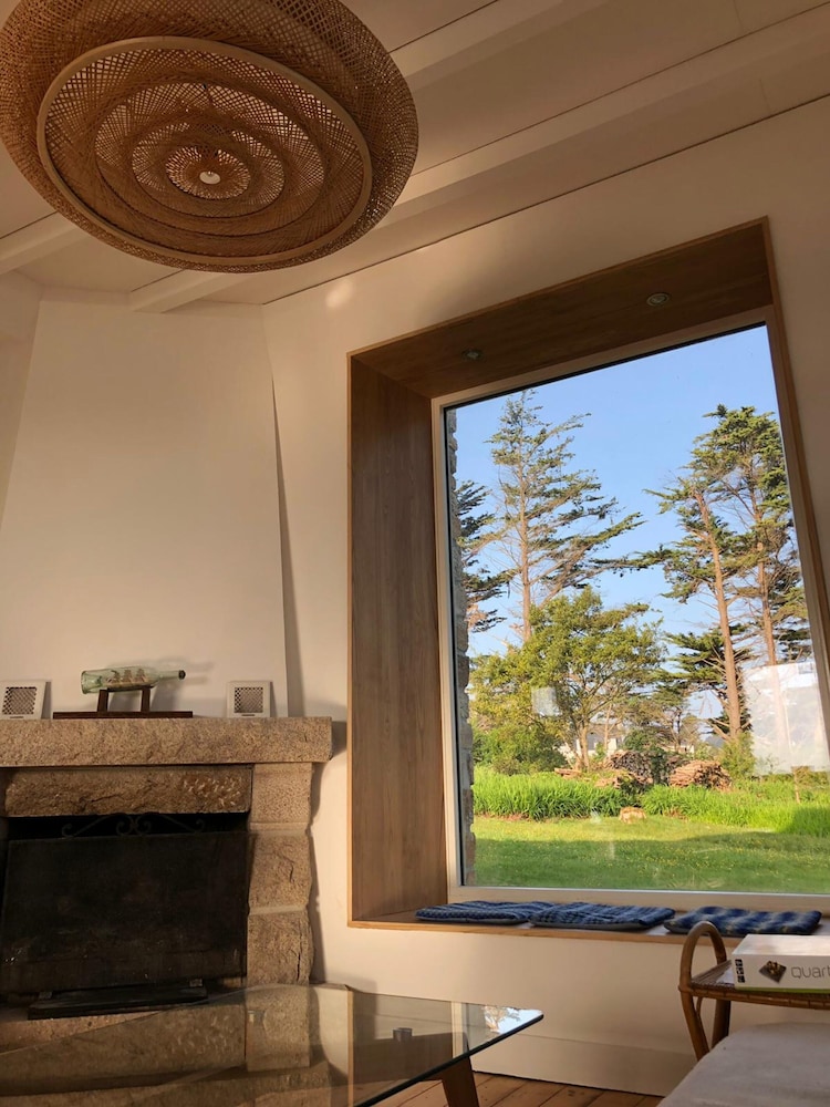 Superb sea View / Private Beach Access