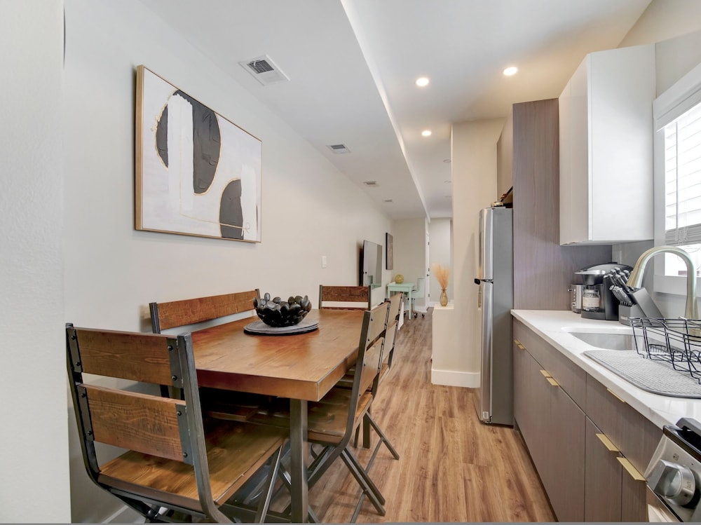 Comfy Bright Peaceful 1BR - Minutes to NYC