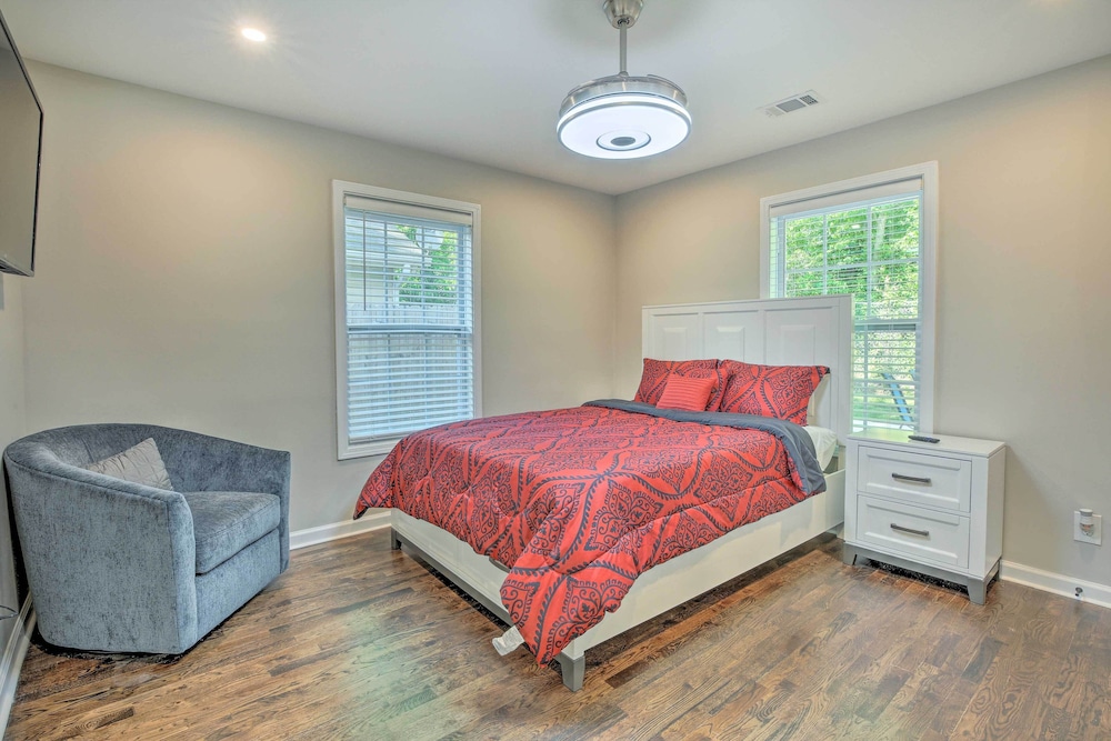 Lovely Atlanta Home < 3 Mi to State Farm Arena! view 2