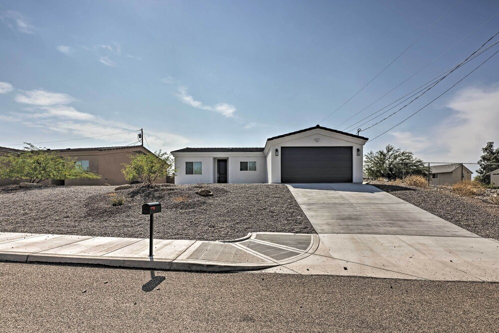 Lake Havasu City Home w/ Fire Pit ~ 2 Mi to Lake!