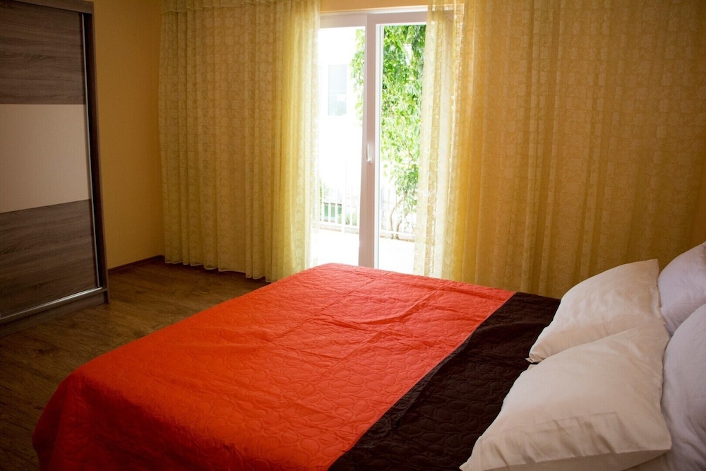 Radin - 2 Bedroom Apartment - A1 view 3