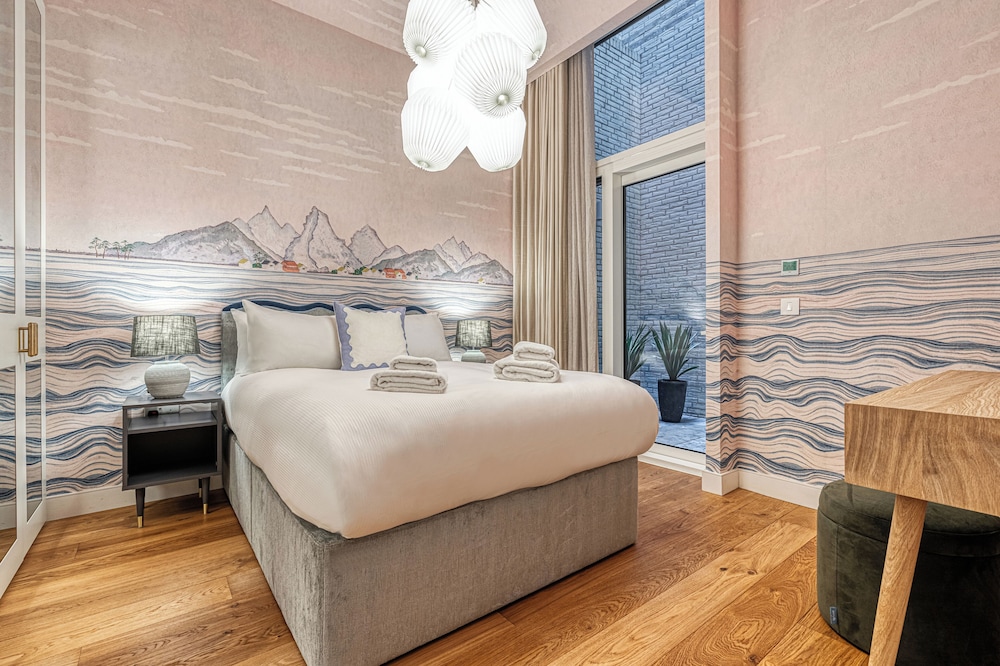 Luxury flats near Big Ben and London Eye