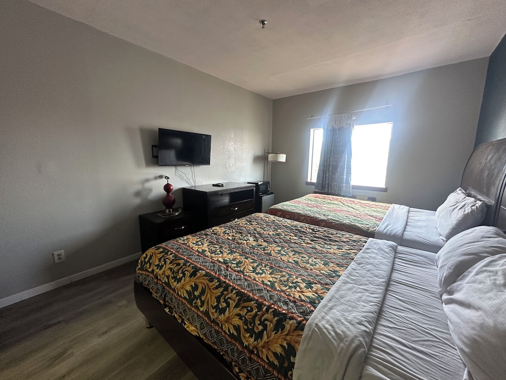 Budget Inn, Hwy 41