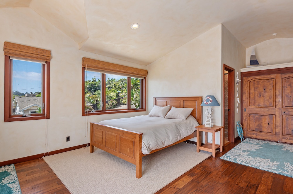 Blue Ocean View Retreat - Minutes to Beach
