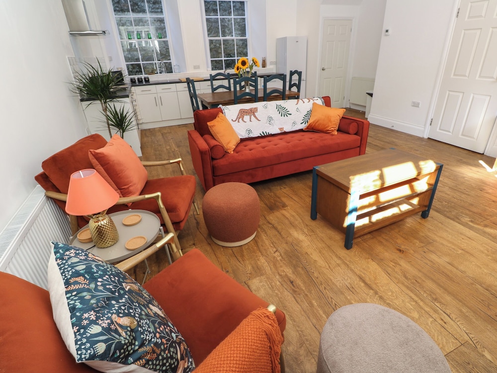 2 Regent Mews