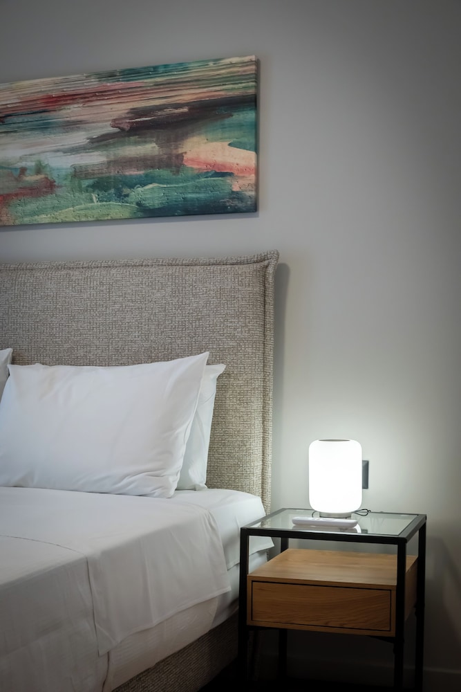 Stylish 2BR flat near hospital & metro