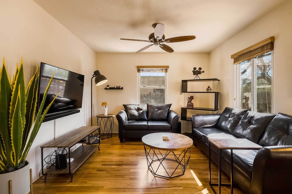 Sarasota Getaway w/ Private Pool & Backyard Oasis!