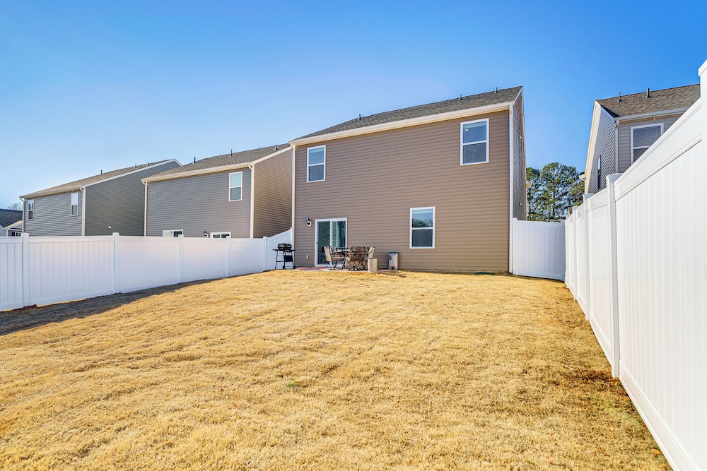3 Mi to Lake Hickory: Family Home w/ Fire Pit!