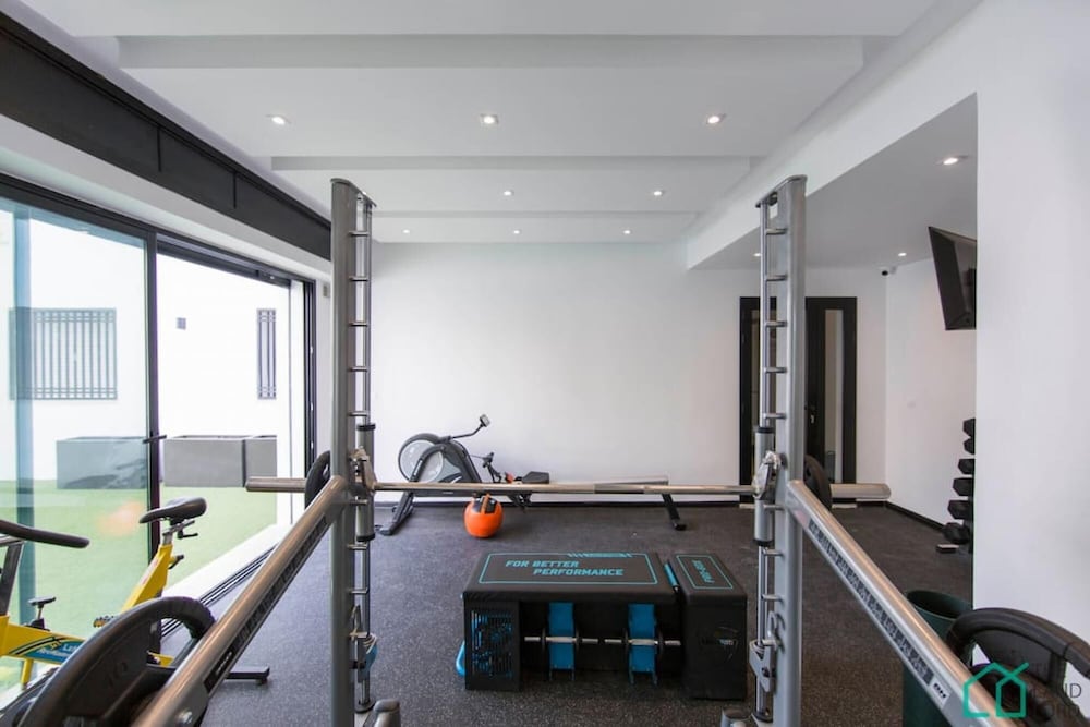 Sunset 303 Brand new apt With gym in Lac 1
